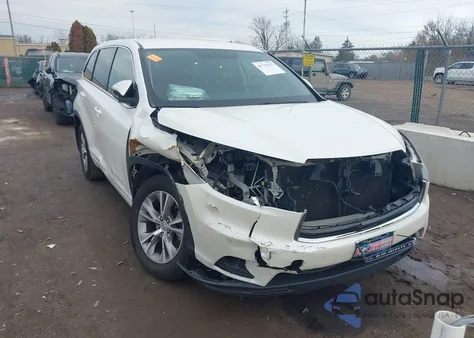 2015 Toyota Highlander Le Plus V6 z USA, uszkodzony, nr VIN 5TDBKRFH5FS181543